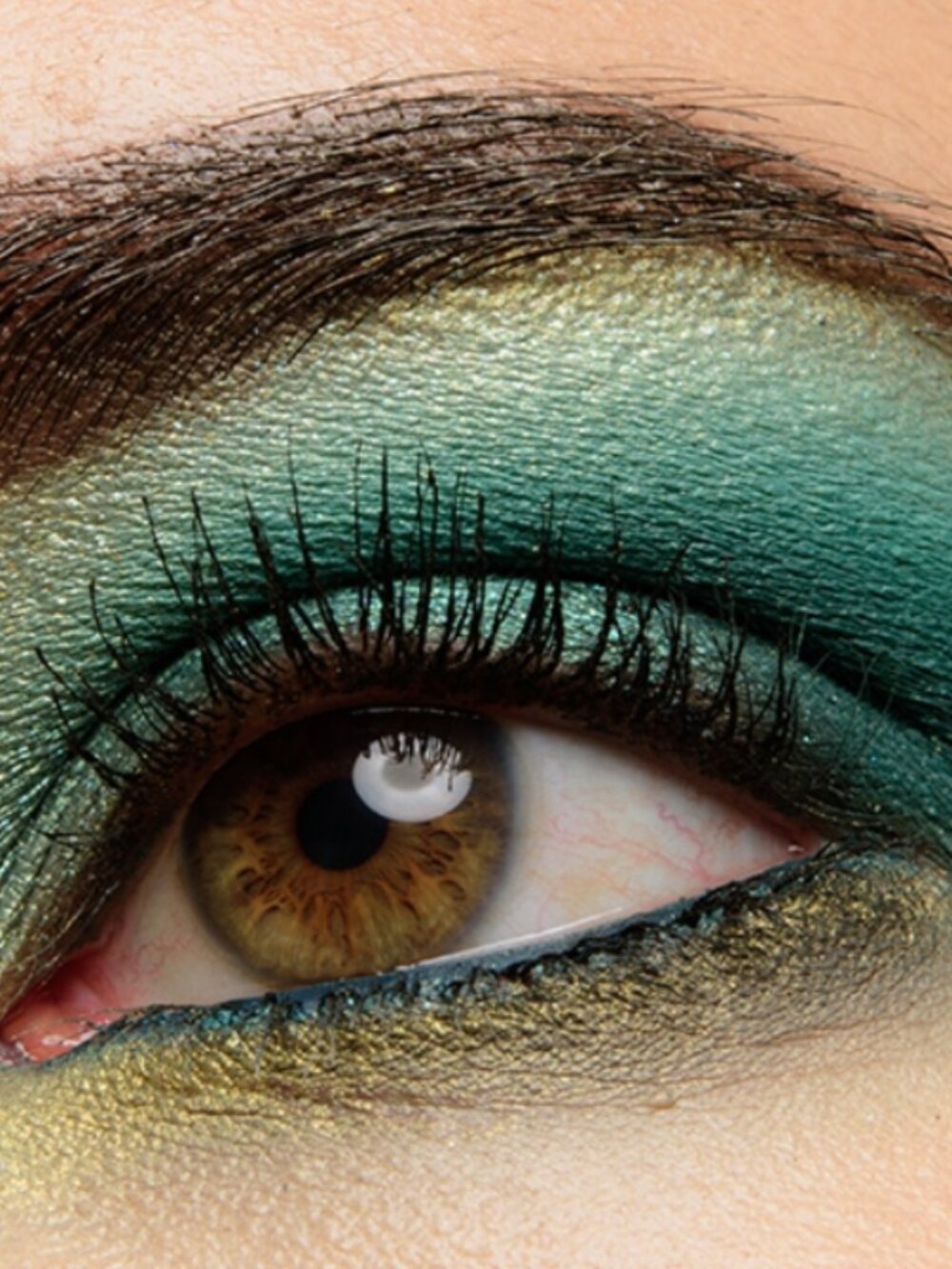 HUDA BEAUTY Amethyst, Emerald, and Sapphire Obsession Eyeshadow Palettes - Picture 4 of 10